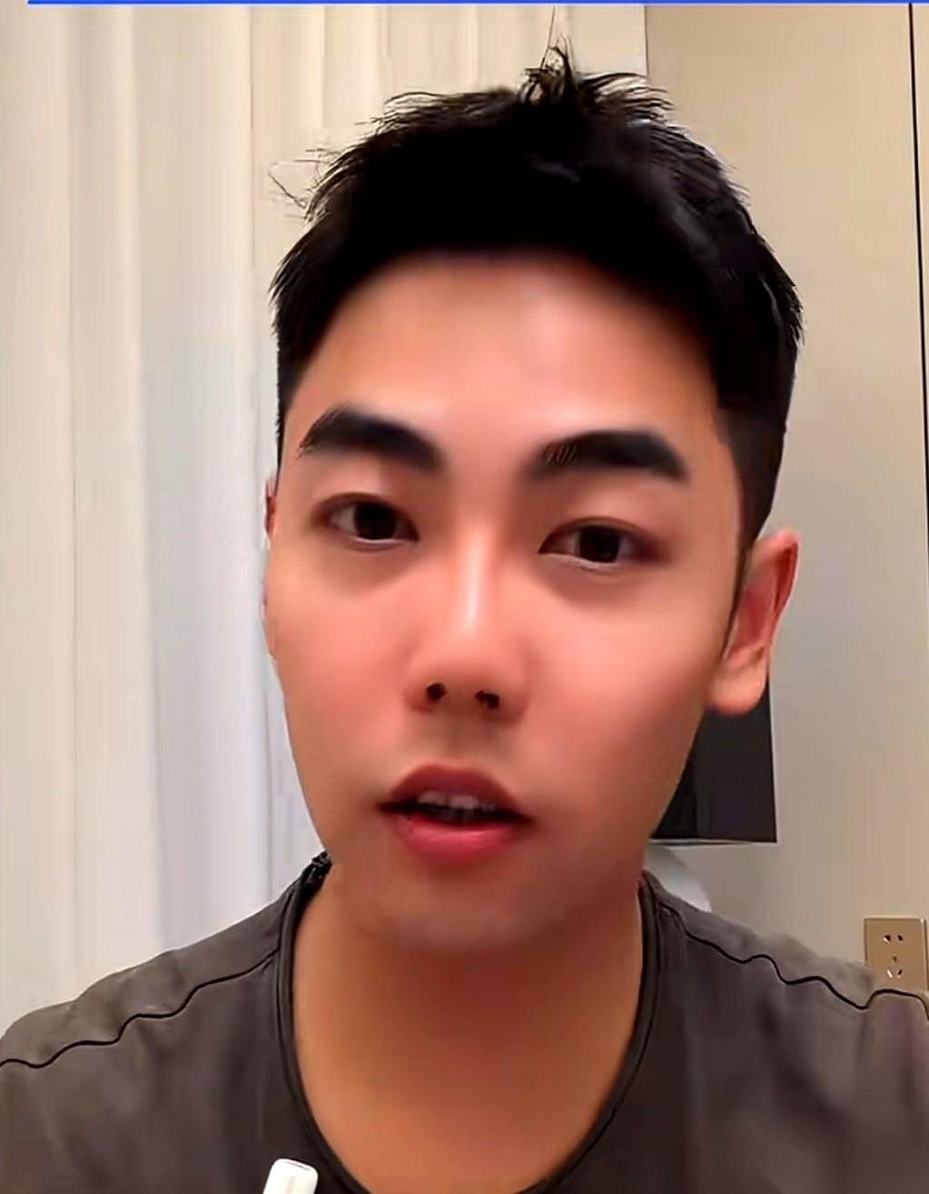 在电视剧《主角》里，有个角色让人很难忽视。他叫薛桂生，外号“薛娘娘”。只要他