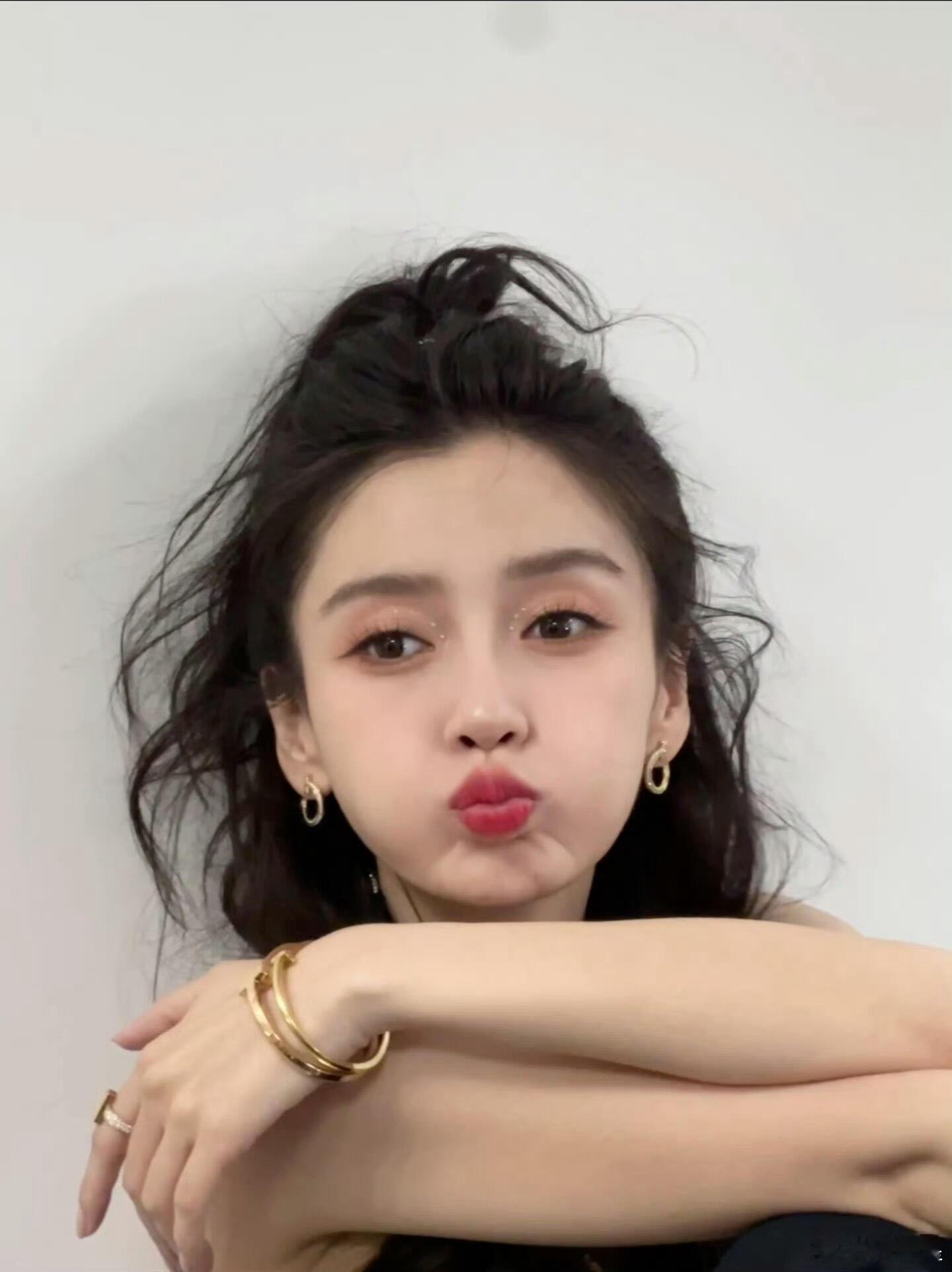 Angelababy真是360度无死角好看！！她是怎么做到既可爱又妩媚的，永远看