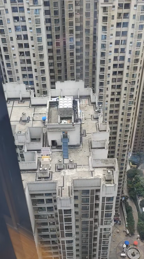 天住这么高不恐高吗 为什么要睡的这里