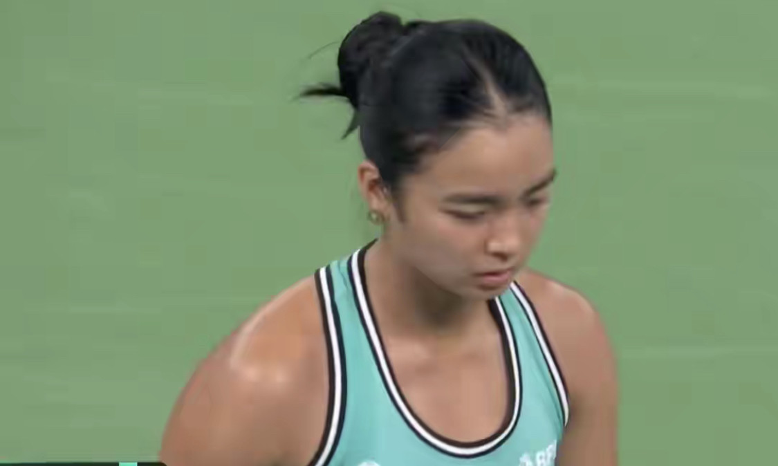 伊埃拉就是个笑话！连施晗都打不过，凭啥和郑钦文相提并论？2026年武网女单首轮，施晗对阵菲律宾名将网