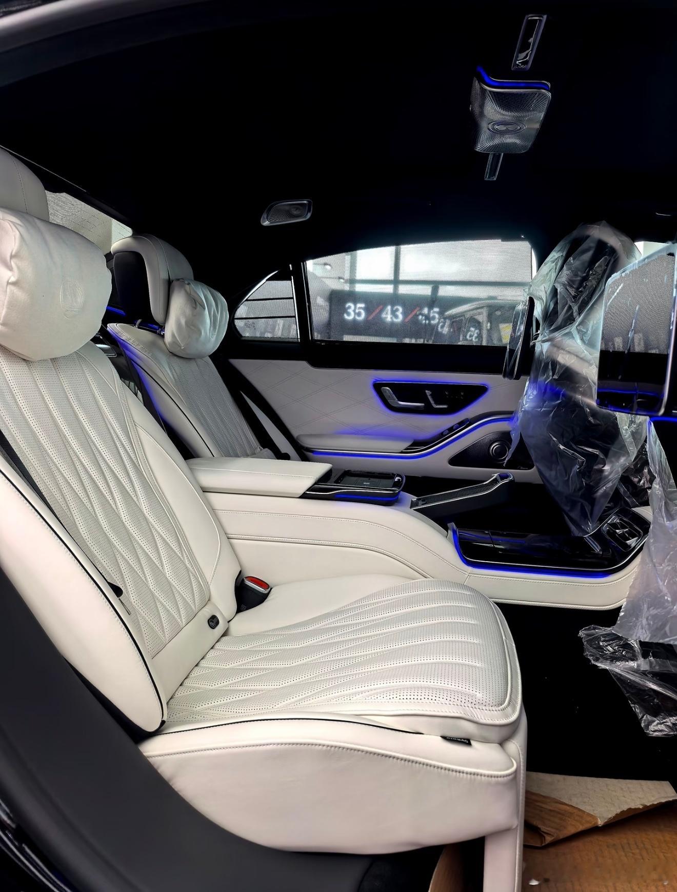 奔驰S63AMG【已经放展厅1年2个月以上了】全新车指导价312.68万