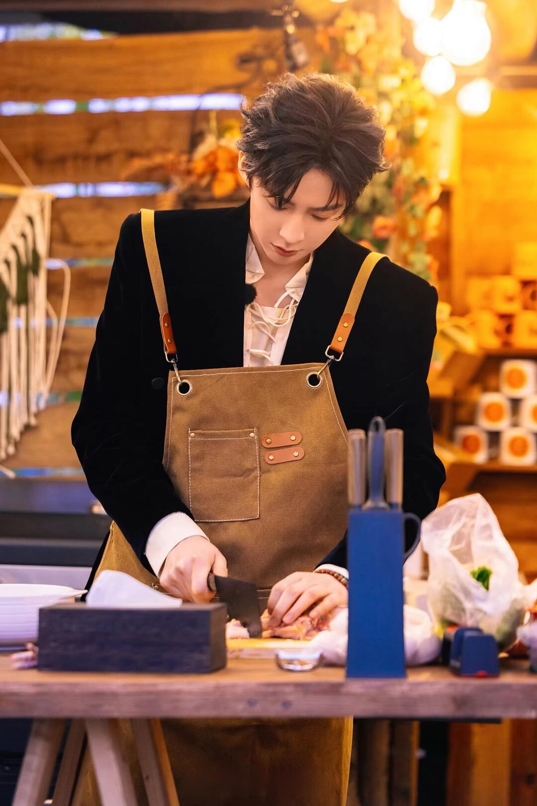 作为小厨娘,刷到刘宇宁在某东超市炒饭的视频,忍不住想跟他“交流”一下!他选米的眼