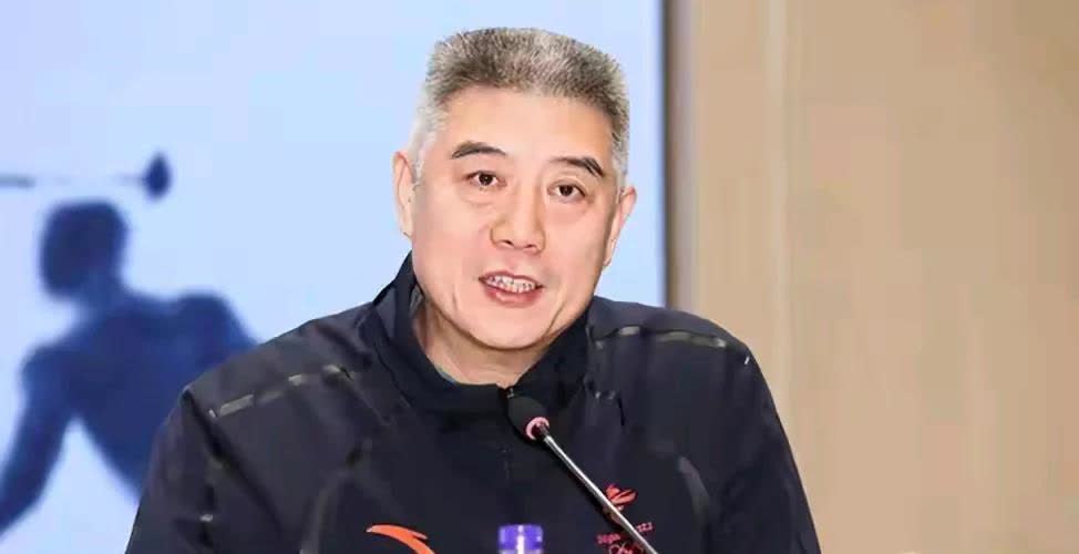 昨天下午经国家体育总局篮管中心联合党委会，中国篮协办领导研究决定，中国篮协副主席
