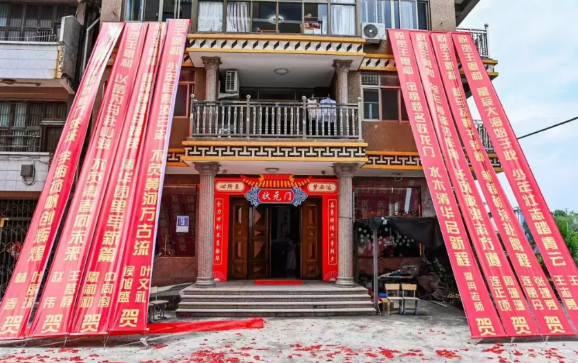 温州顶级学霸升学宴！全村轰动近日，在乐清市石帆街道举办了一场盛大的升学典礼，