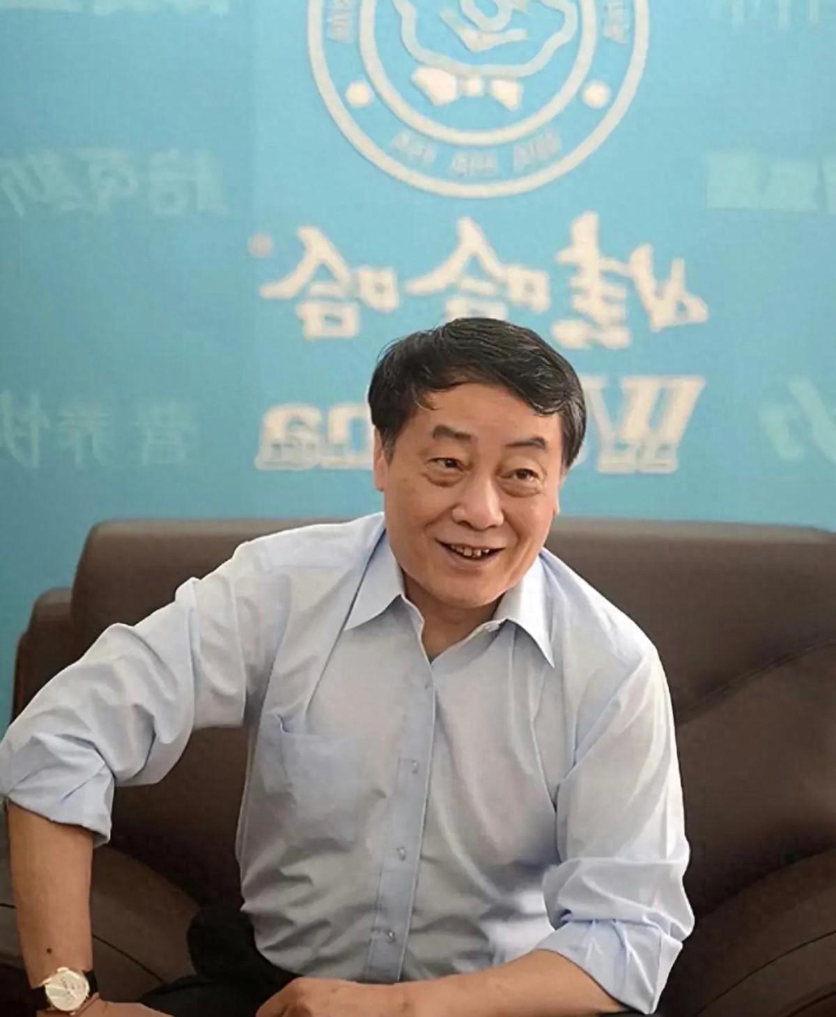宗庆后的人设永远崩不了！ 宗庆后曾是个几乎“人设封神”的企业家。在网络世界里