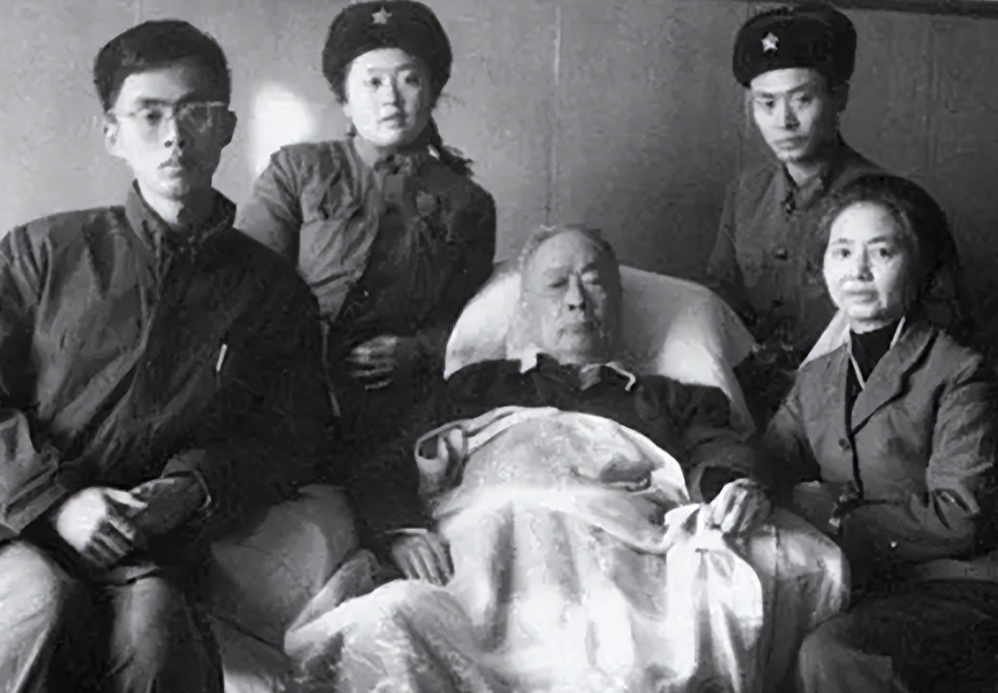 1967年10月18日晚上，陈毅一家人在中南海庆云堂的家里吃了最后一顿“团圆”饭