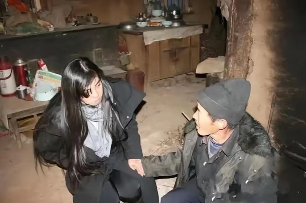 1998年，浙江一对夫妻因为生意繁忙，将年仅5岁的女儿朱雨婷送到陕西省商洛市一户