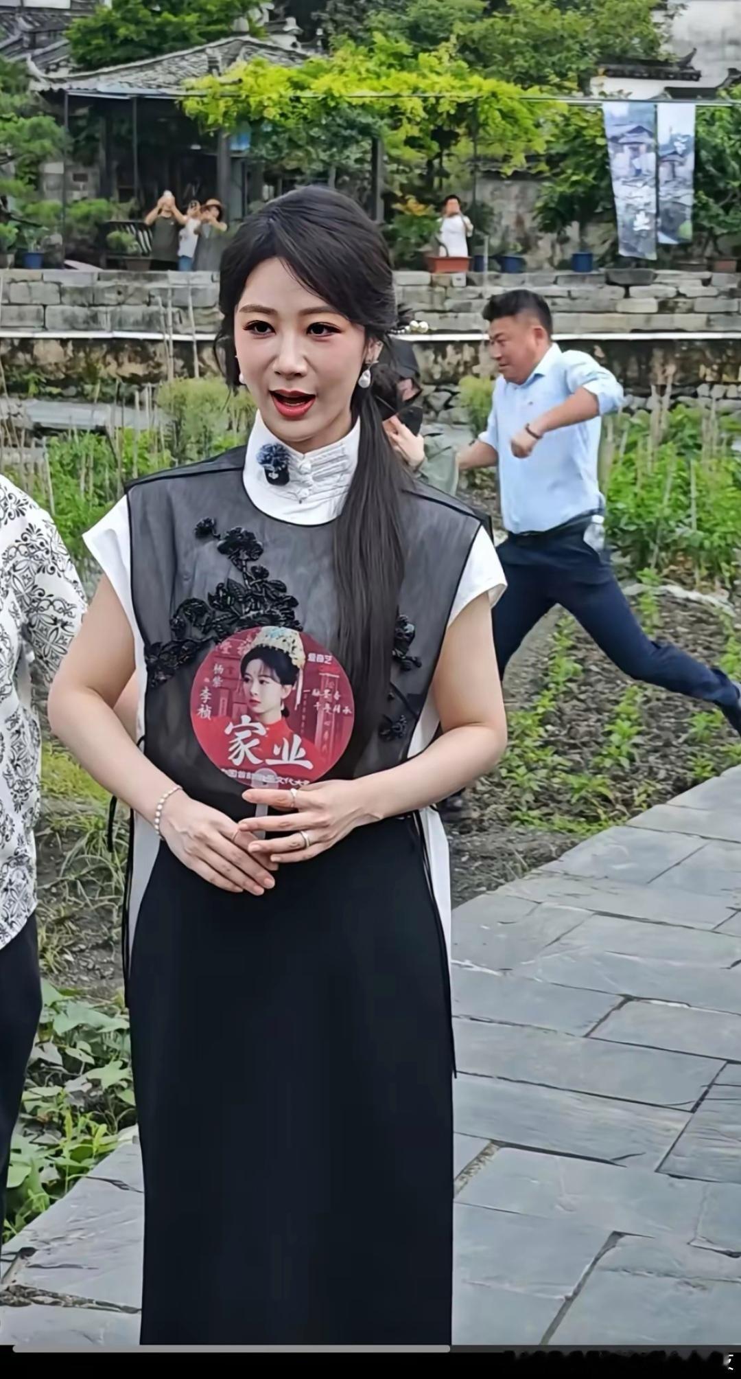 杨紫没有滤镜的情况下已经可以看出年纪了