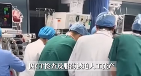 悲剧还是发生了！上海，一位42岁的女子乘坐公交车时，因为一位女司机开车强行插队，