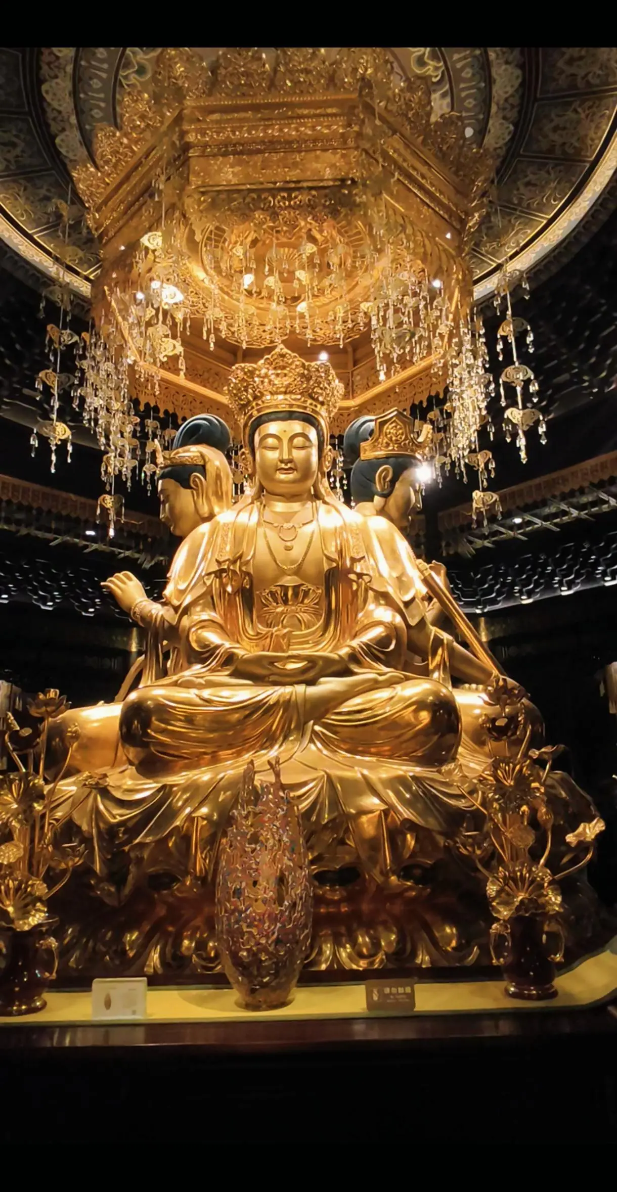 - 唵：净化愚痴，代表佛部心  - 嘛：净化嫉妒，代表慈悲  - 呢...