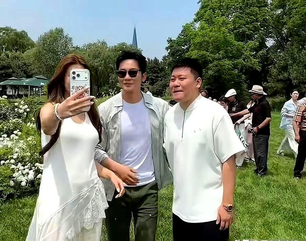 凌晨两点，杭州。李晨刚下跑男录制现场，连夜赶到妹妹婚礼，一台500万的保时捷直接