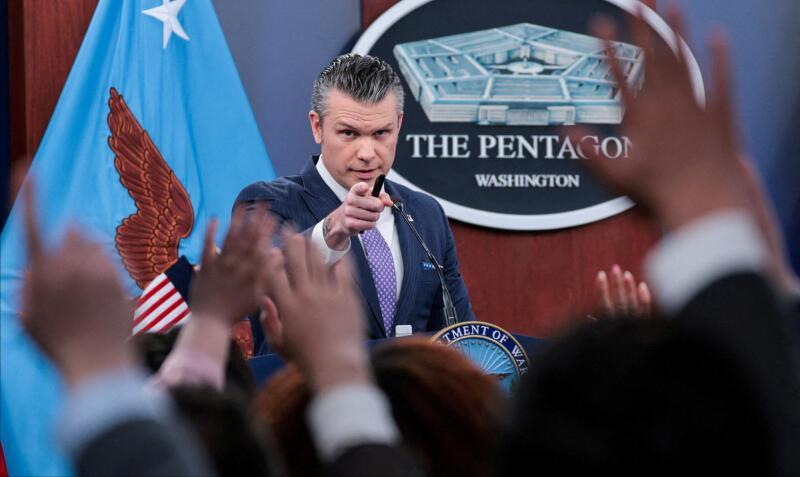 美国开始甩锅了。外媒报道，美国战争部长赫格塞斯3月31日在一次简报会上称，美国