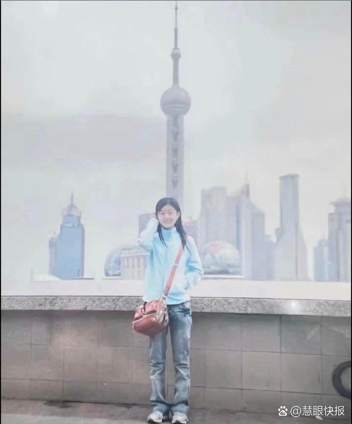 看着赵丽颖还未出道真的好青涩如今已经成为流量奖项都有的大顶流了