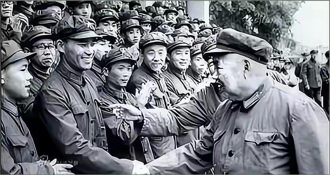 1957年，许世友给徐向前元帅送礼被当场赶出门，他梗着脖子说：“您要是不收，我就
