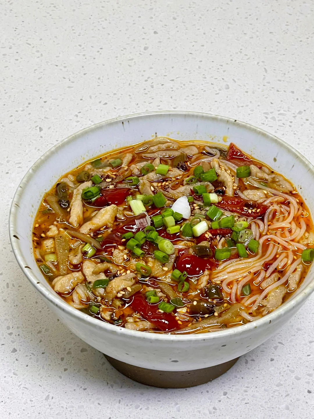 酸辣开胃的泡椒肉丝米线，附详细做法～