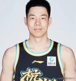 从赢5分到惨败19分！看看资深篮球人怎么评价男篮对阵乌拉圭两场热身赛判若两