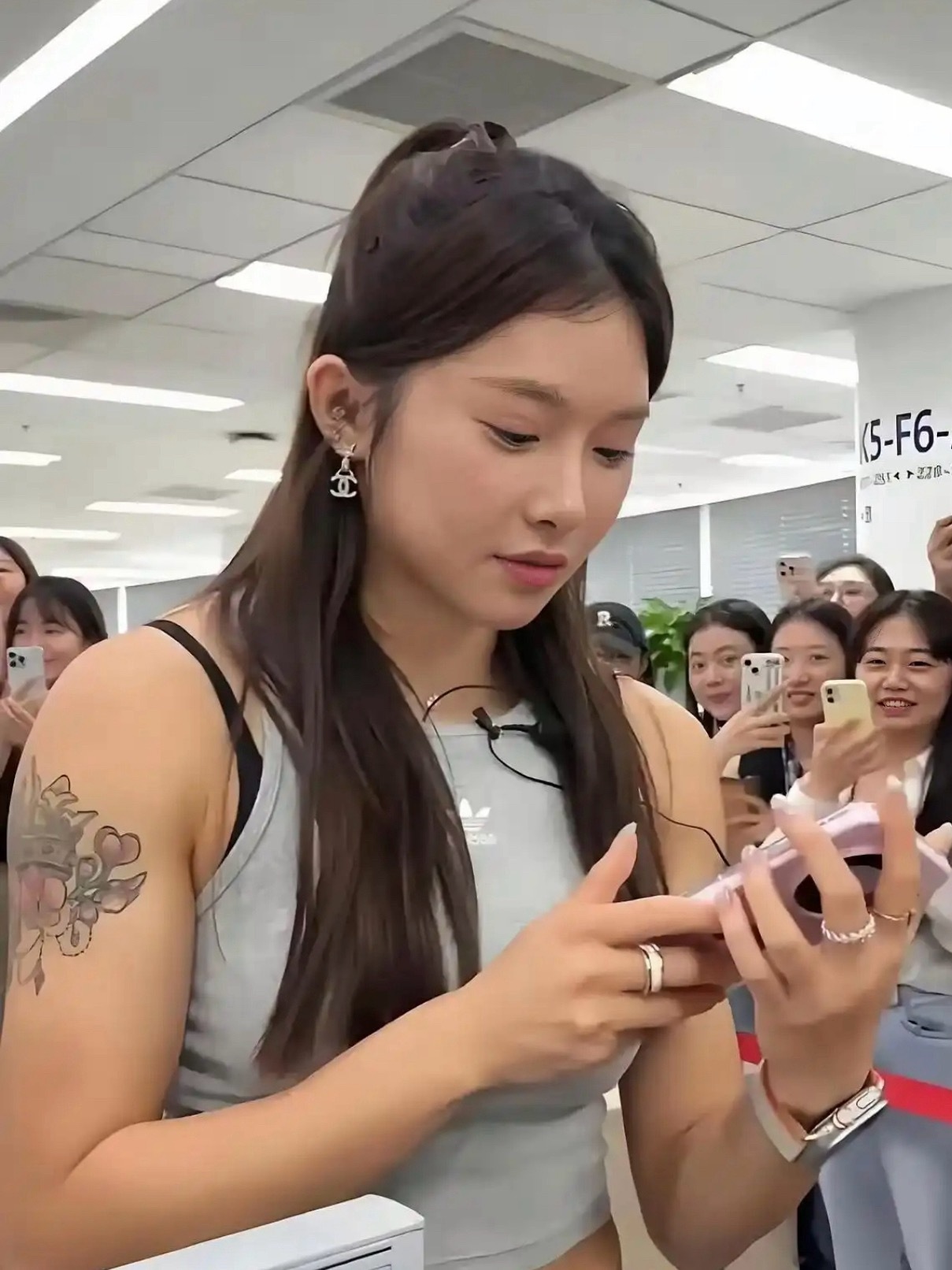 吴艳妮现实这么壮吗？颠覆了我对她的认知。​​​