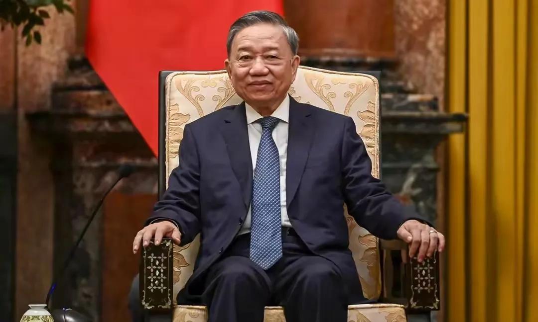 越南现任掌舵人苏林以雄主自居，善变、强硬、精明让梁强、范明政、潘文江等政敌万分忌