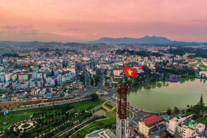 越南的南海困局：小国在大国博弈中的生存之道，历史教训能否避免重蹈乌克兰覆辙？