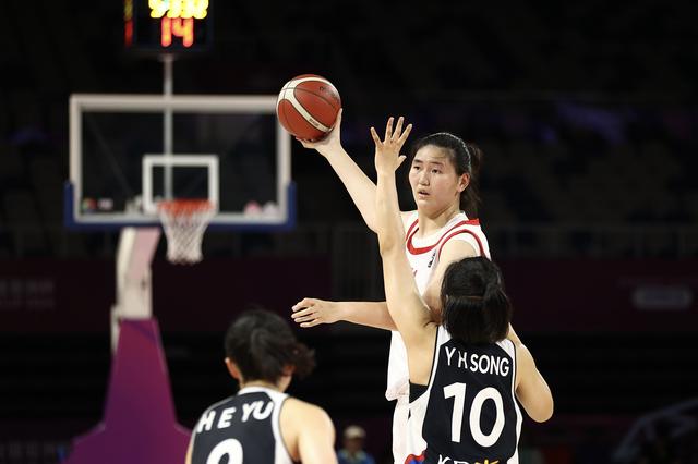 中国女篮最新集训曝光!2米23张子宇真强,李梦又美又能打抢镜