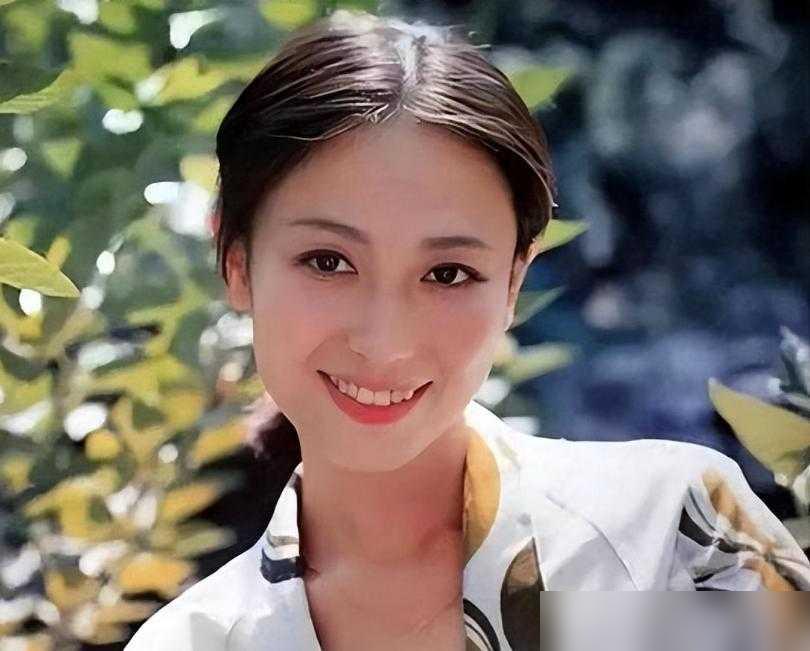 当年嫌老婆太红，一句“左翎老公”让他摔门离婚。29年过去，你再看他俩，一个天上，