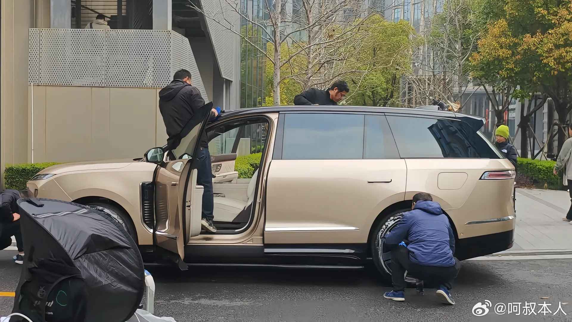 蔚来ES9开始拍宣传片了，对标宝马X7的旗舰SUV，线控转向+三激光雷达，可以说