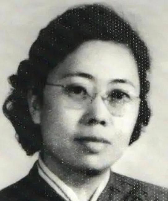 1986年，聂元梓被批准保外就医，但她却面临着众叛亲离的尴尬境地，出狱后的她竟然