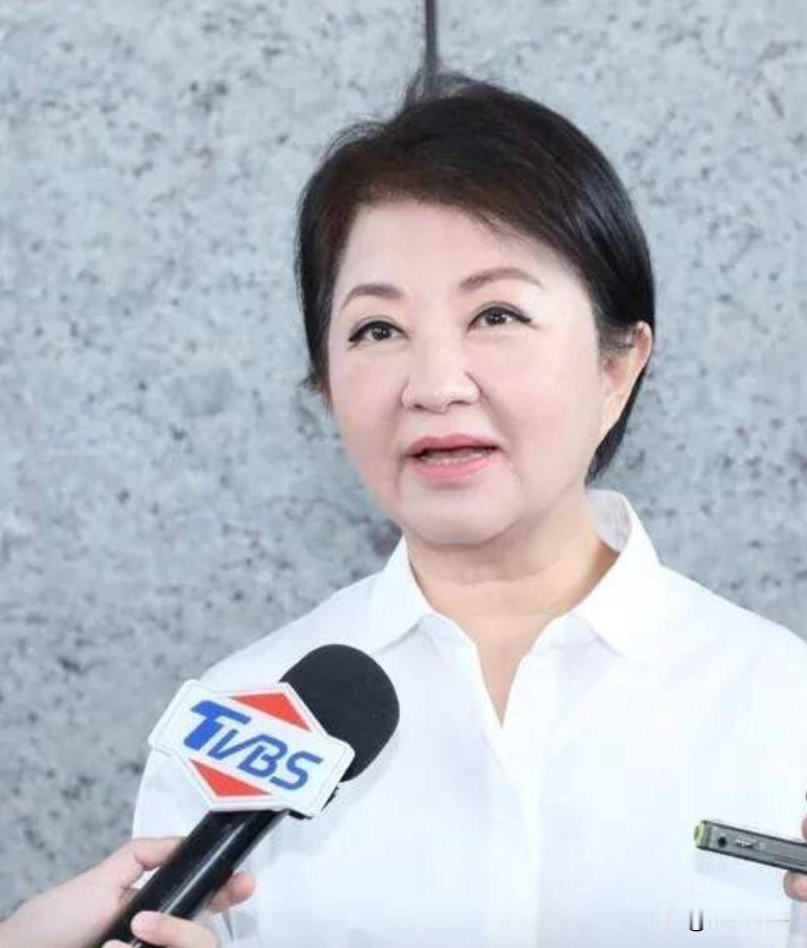 “黄复兴党部”恢复！韩国瑜请客，卢秀燕该如何？8月26日，中国国民党正式恢