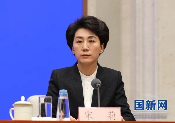 这般出色的女干部，何苦要举荐到联合国？留在国内任用才好，比如说去做一名省长（肯定