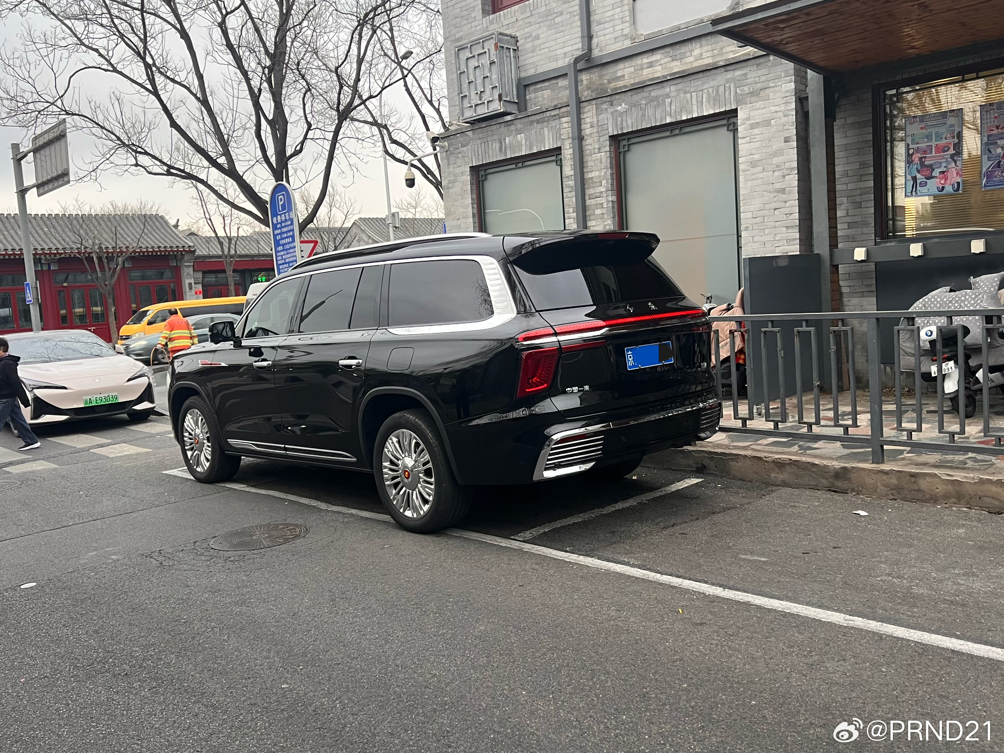 昨儿遇到的，我已经忘了它叫红旗的啥了，只记得是国4重型车……妇科聊汽车常识