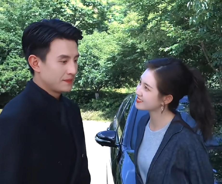 《盛夏芬德拉》看完短剧再看花絮一样的甜，一样的拉丝男主的演技超棒好多短剧里