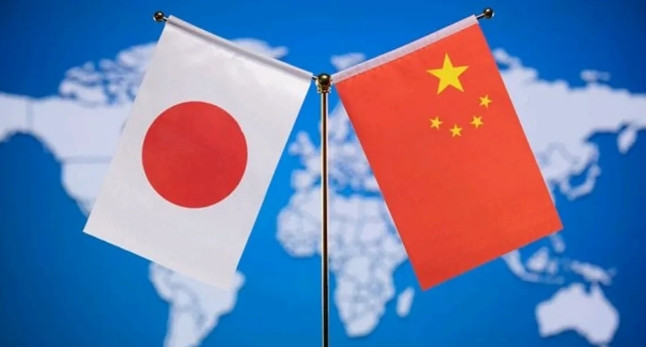日本估计心里非常的不是滋味！在我们的航母战斗群进入日本经济海域之后，日本防卫省发