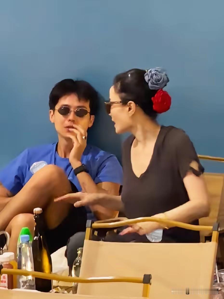 谢霆锋还真是大度！女友王菲跟男闺蜜一起看窦靖童的音乐会都几天了，看了一圈下来