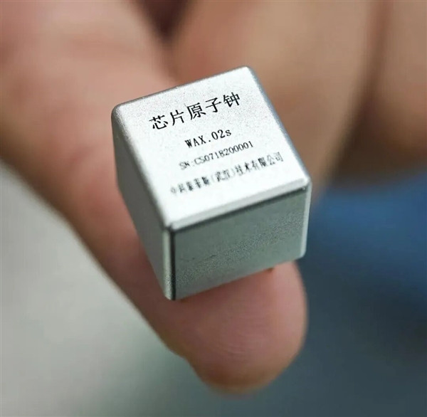 【中国造出世界最小芯片原子钟：3万多年误差才1秒】武汉大学科研团队在量子精密测量