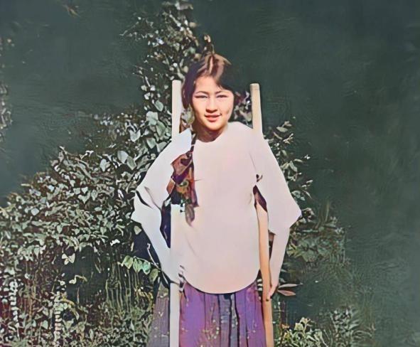 1936年北平，才女林徽因蓬乱着头发，流着泪，对女人狂吼：“疯子！是你！弄得我生