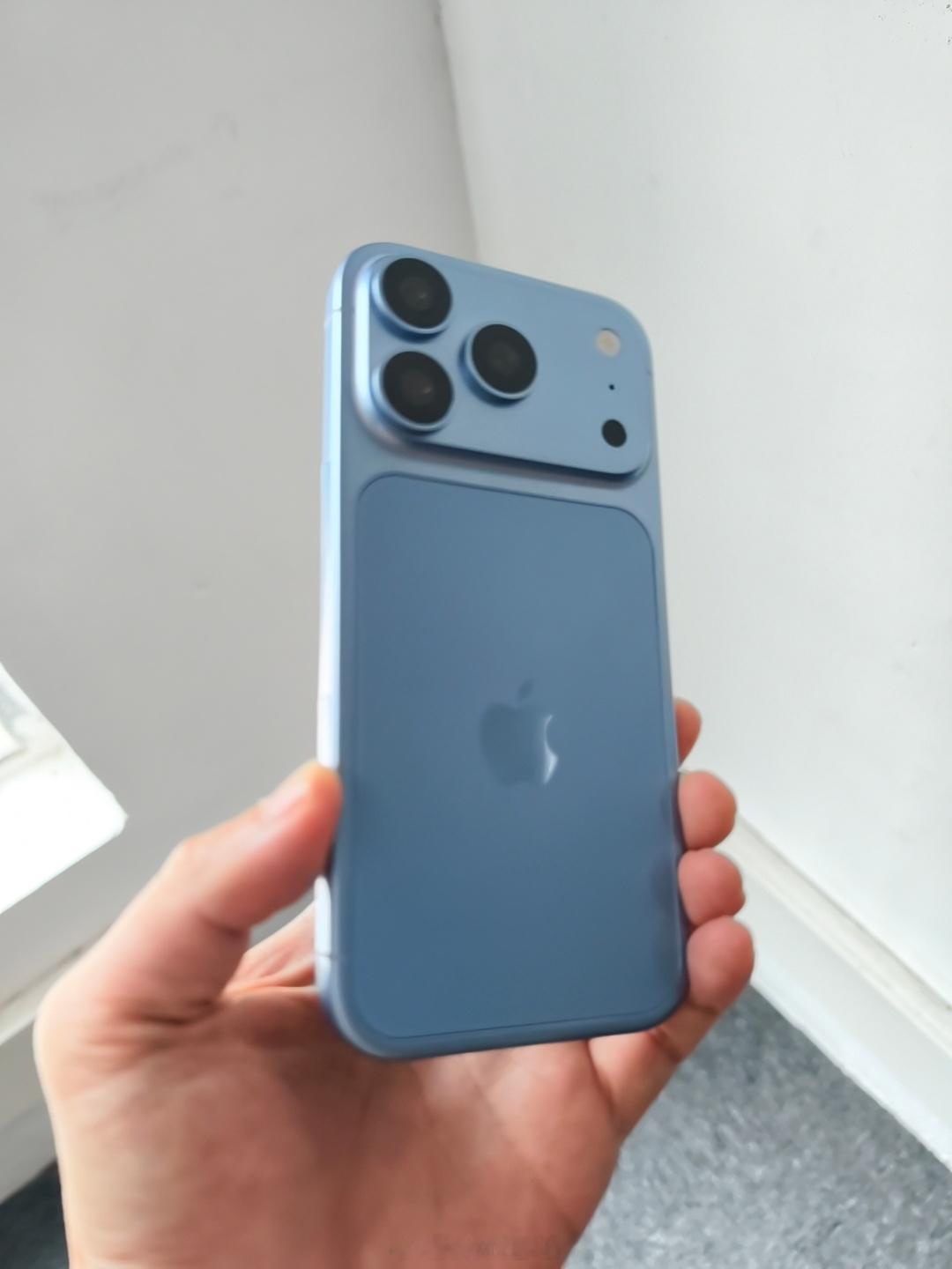 整了个iPhone18Pro机模，和iPhone17Pro一模一