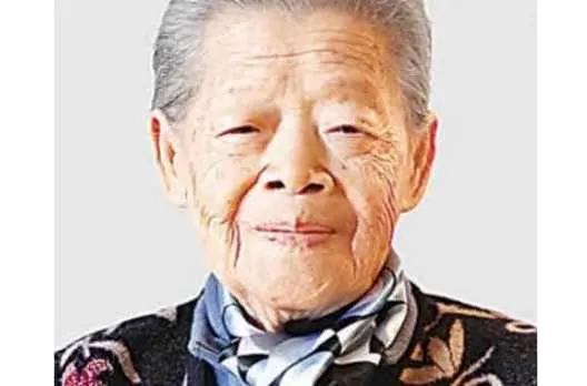 张素我（1915.04—2011.12.02），女，汉族，安徽巢县洪家疃人。爱国