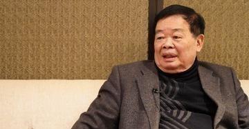 1990年，一个名牌大学生到福耀公司求职，曹德旺看了简历后直接说：“你去锅炉车间