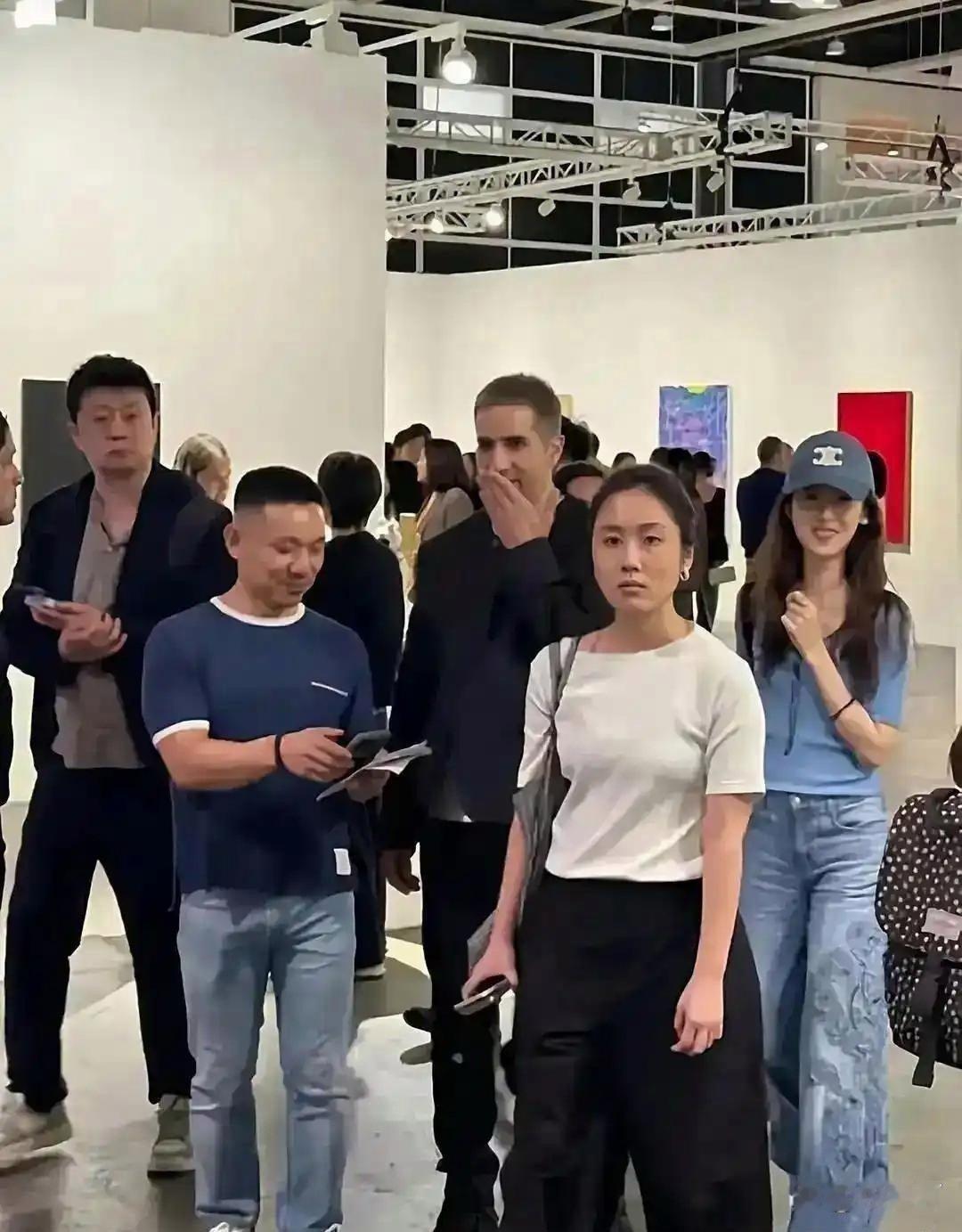 刘‌强东老婆章泽天现实中‍‎就长这样‎‎‌，0⁠滤镜0﻿‏修图。‎​
