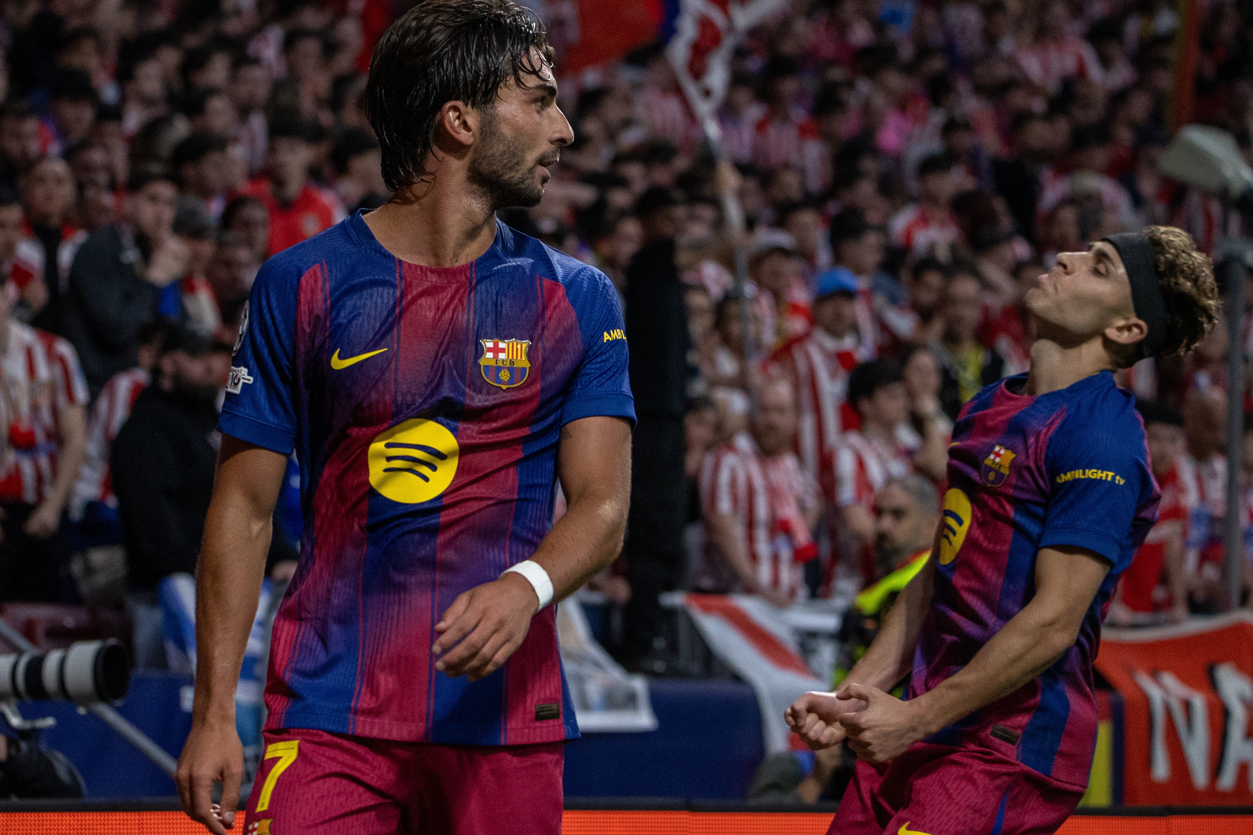 传射难救主! 每体: 费兰被换下时非常不满, 朝替补席怒摔水瓶