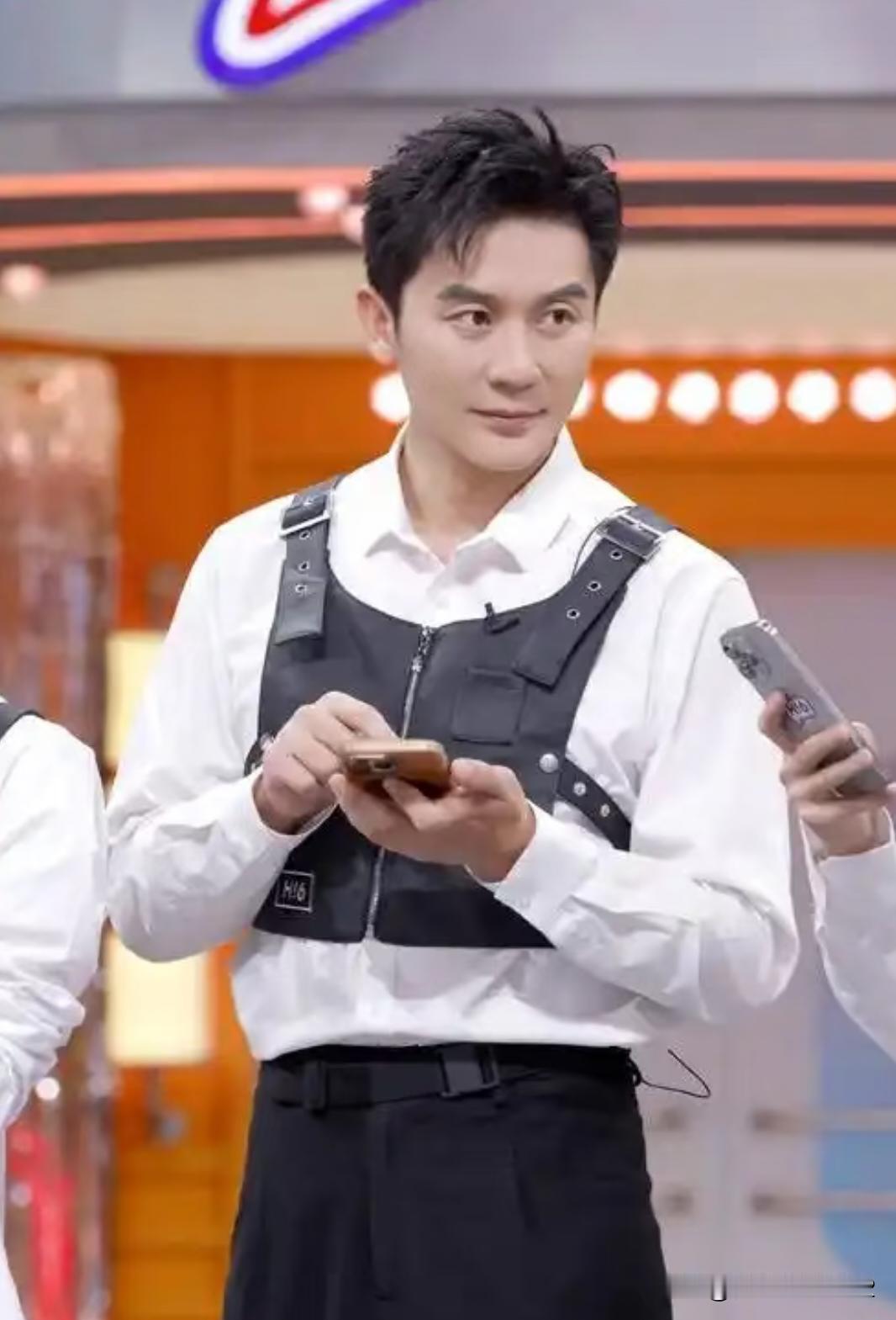 十年境遇两重天，当初的选择早有答案李晨怎么也不会想到，十年前那场闹得满城风雨的