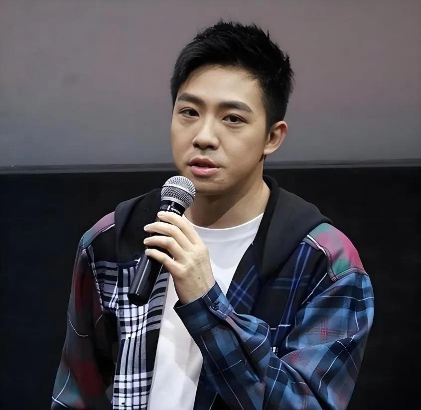 主持人好奇地问俞灏明:“你的粤语为什么讲得这么好、这么标准？”俞灏明就笑了:“