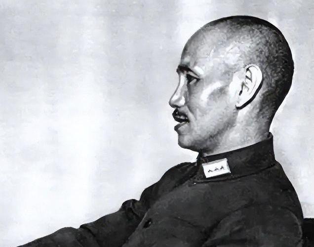 蒋介石为什么消极抵抗侵华日军，却积极进攻共产党军队呢？蒋介石曾公开对部下说：“如