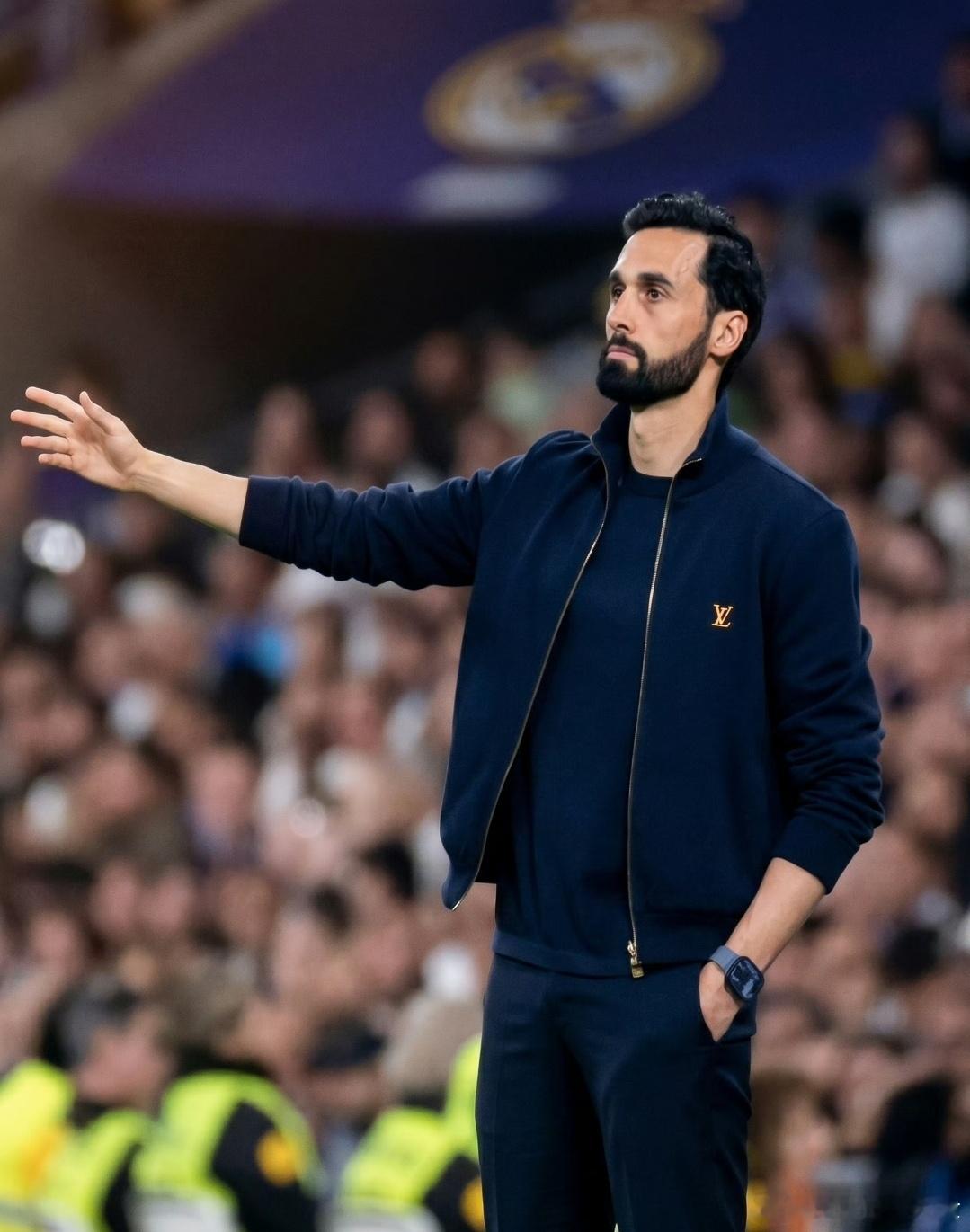 马卡：皇马今夏将大刀阔斧调整阵容，阿韦洛亚下赛季基本离任据《马卡报》消息，皇马内