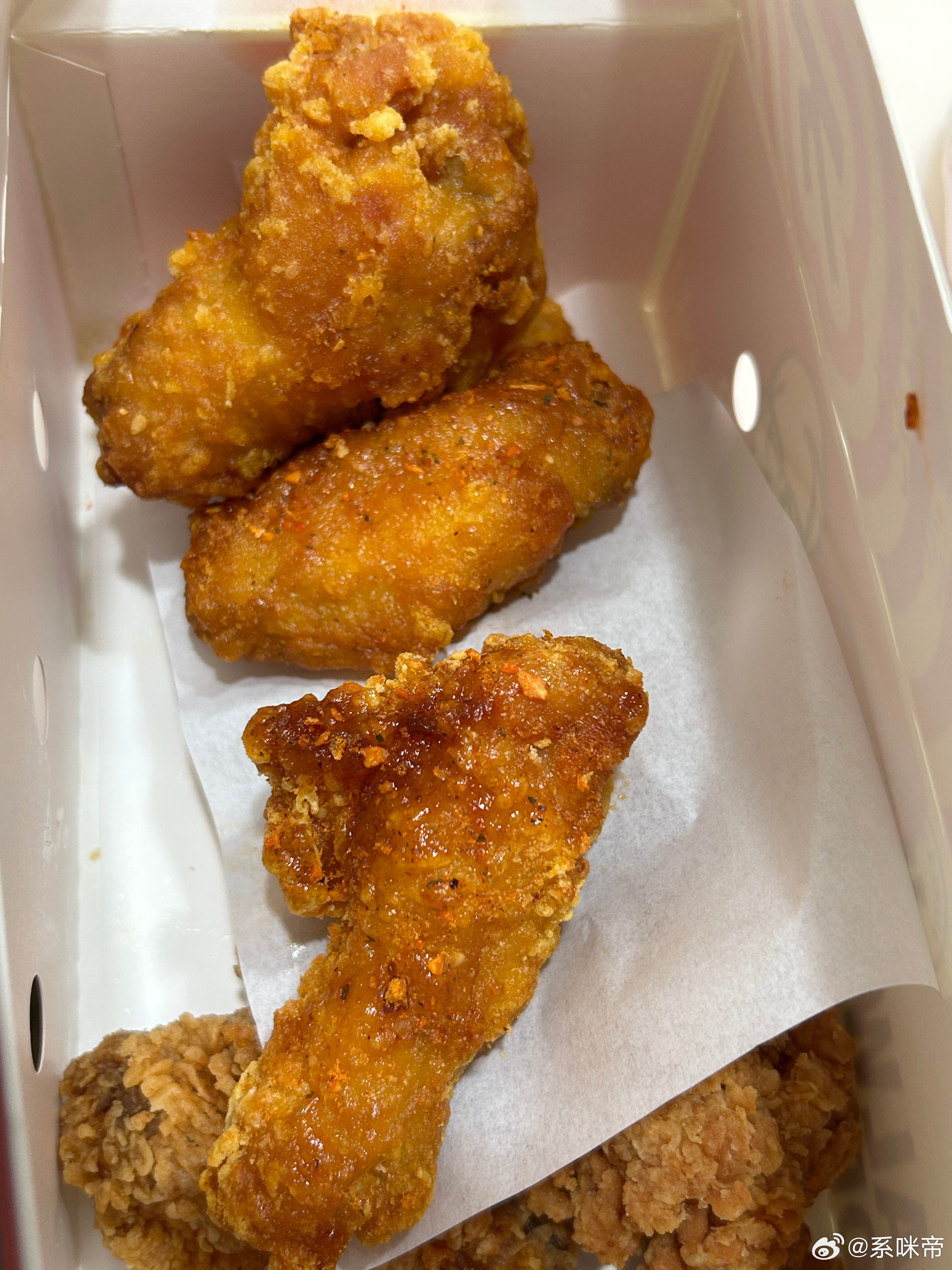 减肥第42天早餐：玉米+牛奶午餐：炒红苋菜+蒸茄子+米饭+葡萄晚餐：鸡翅+蜂蜜蛋