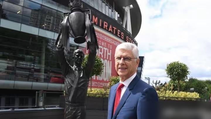 温格在阿森纳熬了22年，把球队托到了今天的位置。执教1235场胜率57.2%