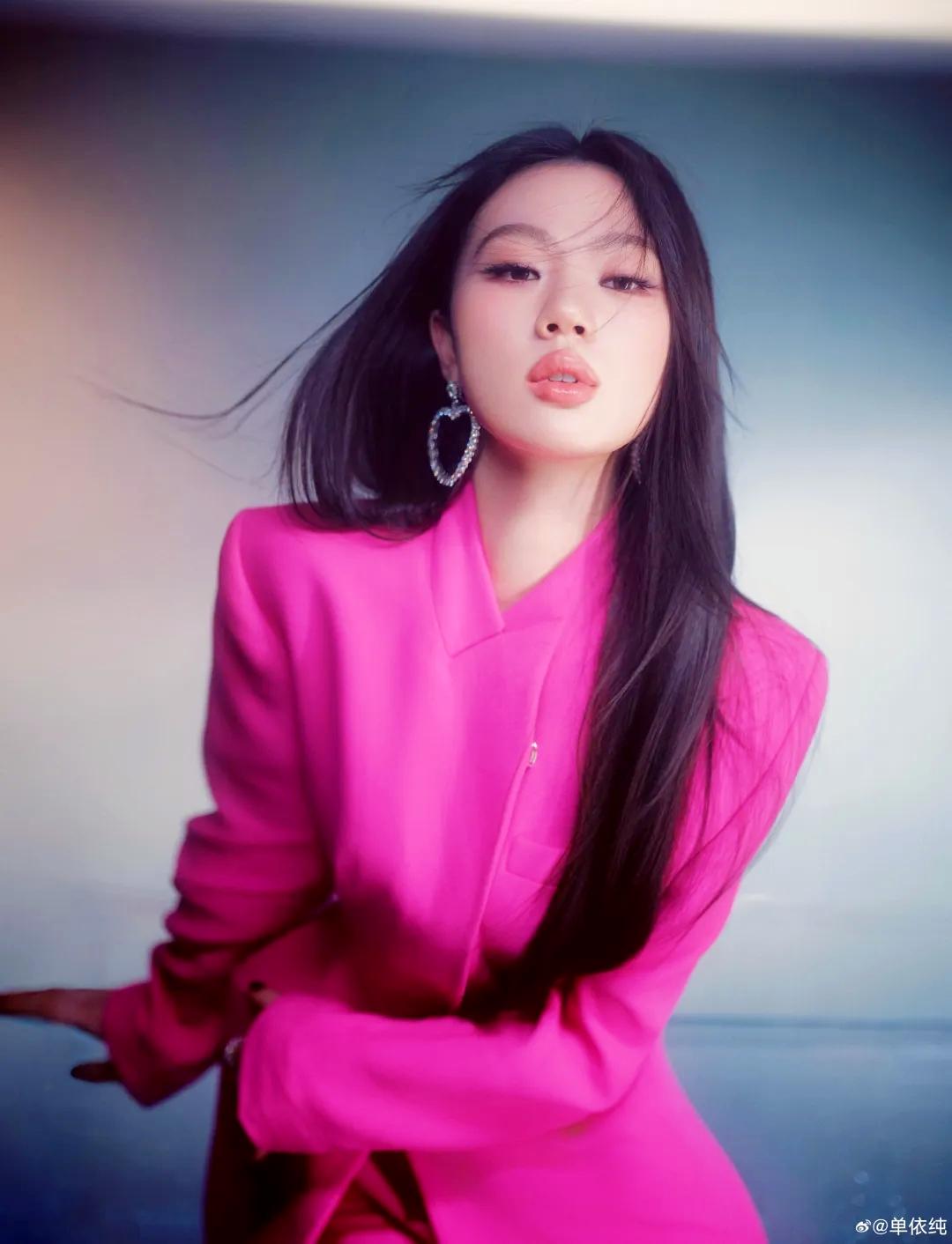 有件事情，我一直不敢说，我发现李荣浩有一个非常严重的问题，那就是单依纯30日