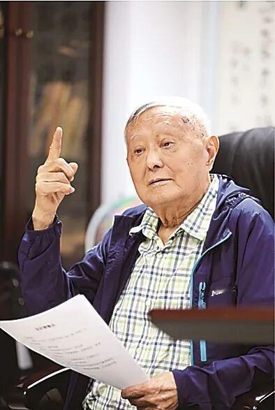 南京一中书记赴京拜访1948届校友李泽椿院士​8月11日，南京