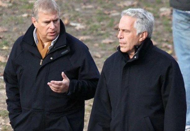 【特朗普谈安德鲁王子被剥夺头衔】英国安德鲁王子因为与已故性犯罪者、美国富商杰弗里