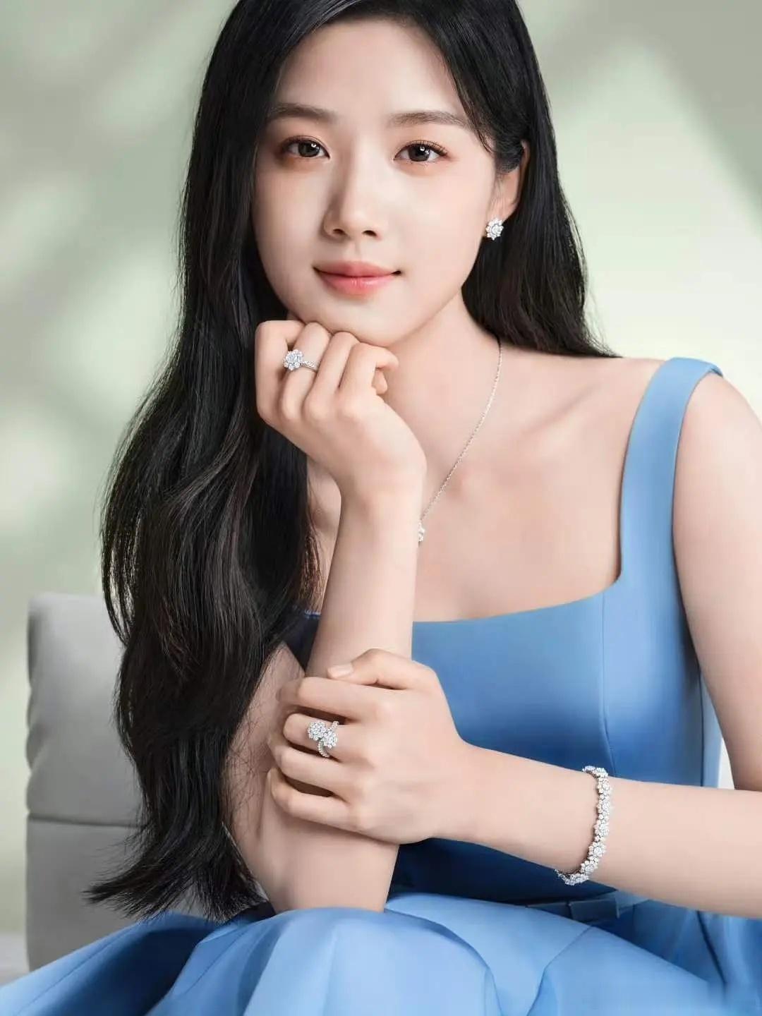 卢昱晓佩戴海温斯顿Sunflower系列珠宝带来一组全新大片✨美美嘟​​​